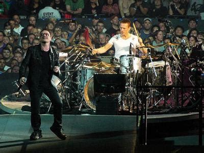 "Als de omstandigheden het toelaten, willen we in 2023 een wereldtournee doen", zegt hij tegen Le Figaro. . U2 tour 2023 europe